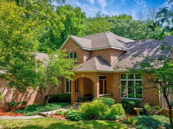 6910 Catalpa Ct, Spring Grove, IL 60081
