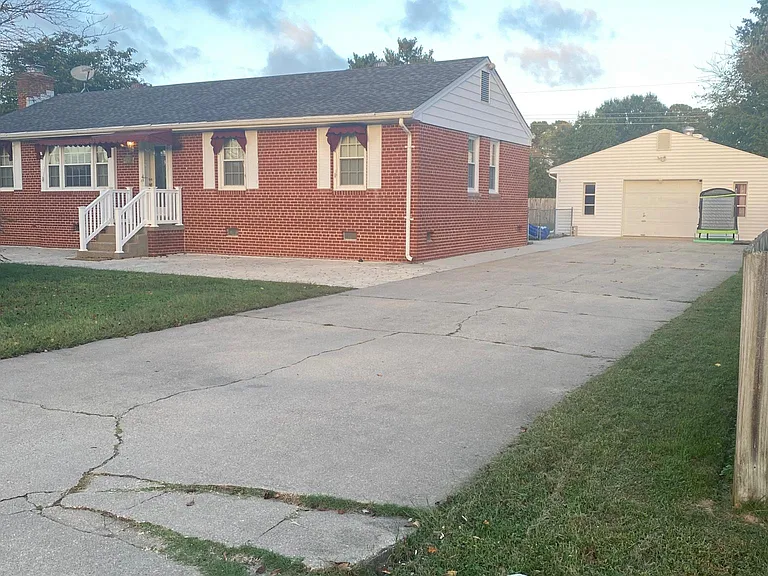 7968 Kenmore Dr — Photo 23
