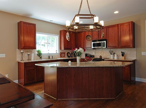 4th image of 1521 Towne Park Ln