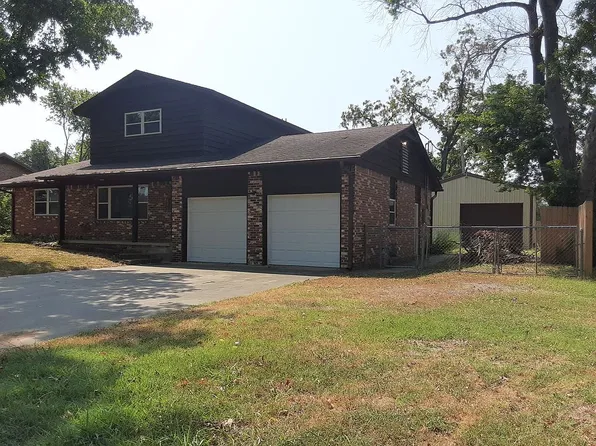 426 W 6th St, Dewey, OK 74029