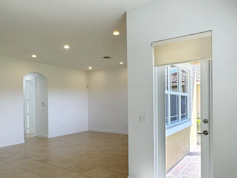 8571 Lakeside Bnd — Photo 8