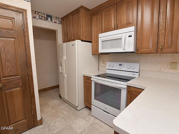 3rd image of 661 High Plains Ct