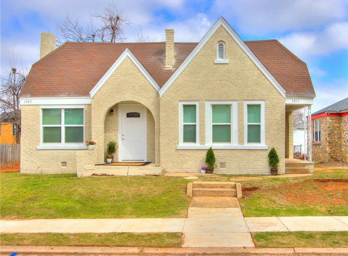 1009 NE 20th St — Photo 1