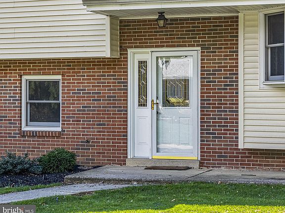 3rd image of 304 Crump Rd