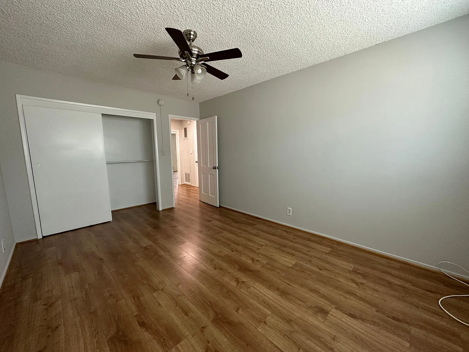 20336 Cohasset St — Photo 4