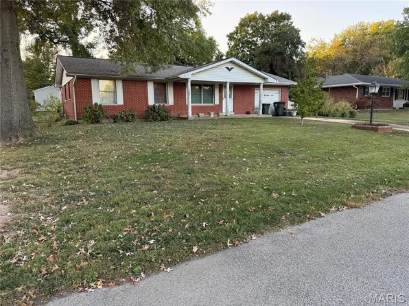 606 Laurel Dr, Waterloo, IL 62298