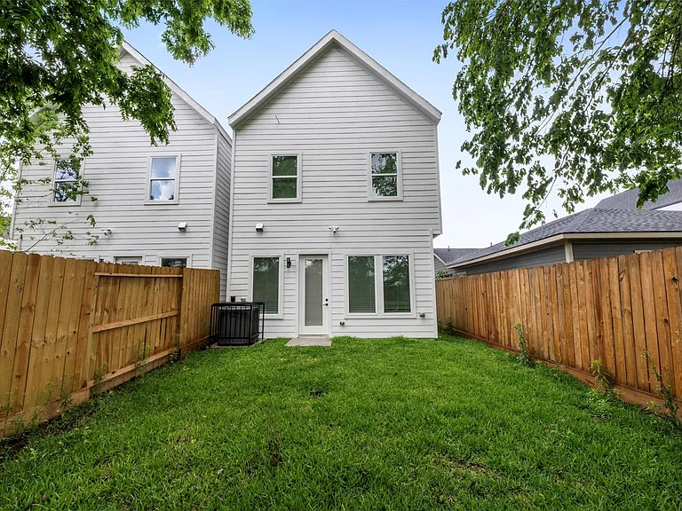 6815 Paris St — Photo 6