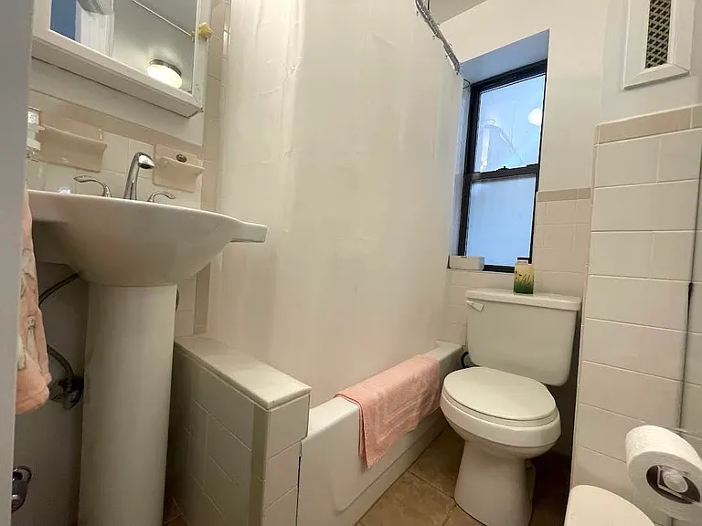 326 E 65th St #18 — Photo 5