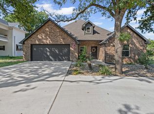 204 W 5th St, Springtown, TX 76082