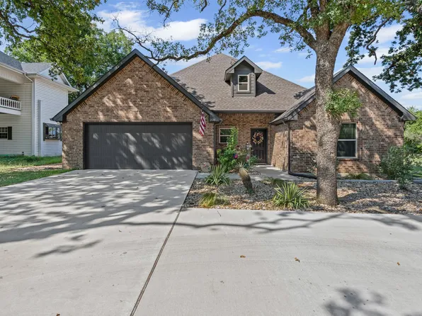 204 W 5th St, Springtown, TX 76082