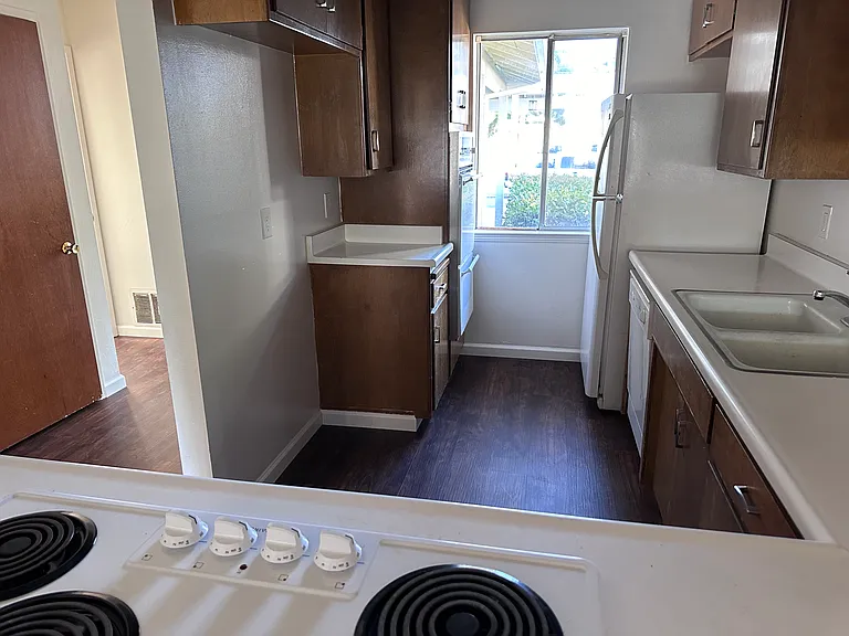 638 Radcliffe Dr — Photo 6