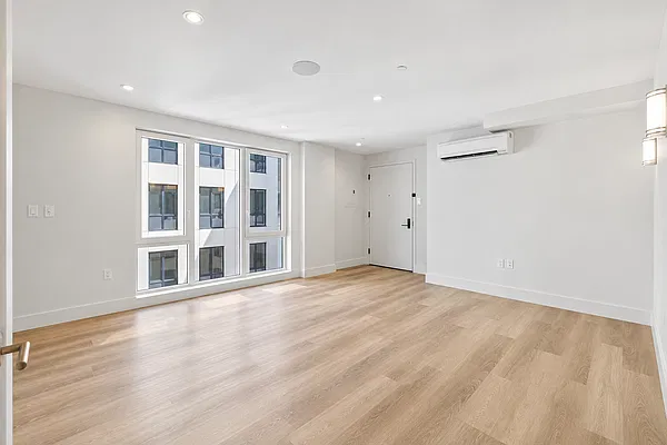 Living room, photo 2
