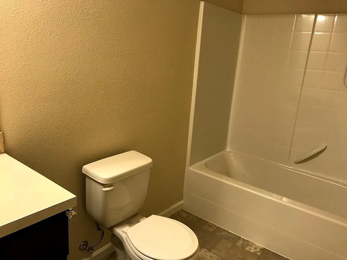 3 bed, 2.5 bath, 1673 sqft, $2,845 — Photo 3