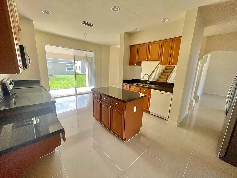2370 Hinsdale Dr — Photo 10