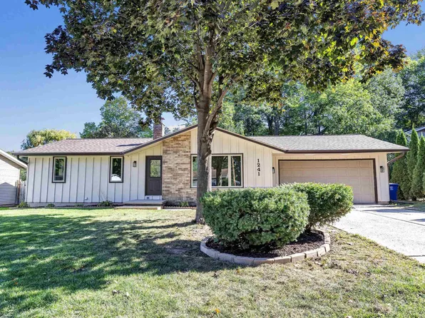 1241 Delray Dr, Green Bay, WI 54304