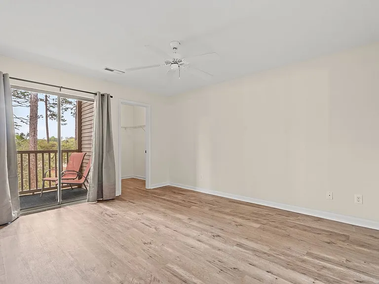 412 Pinehurst Ln #15F — Photo 9