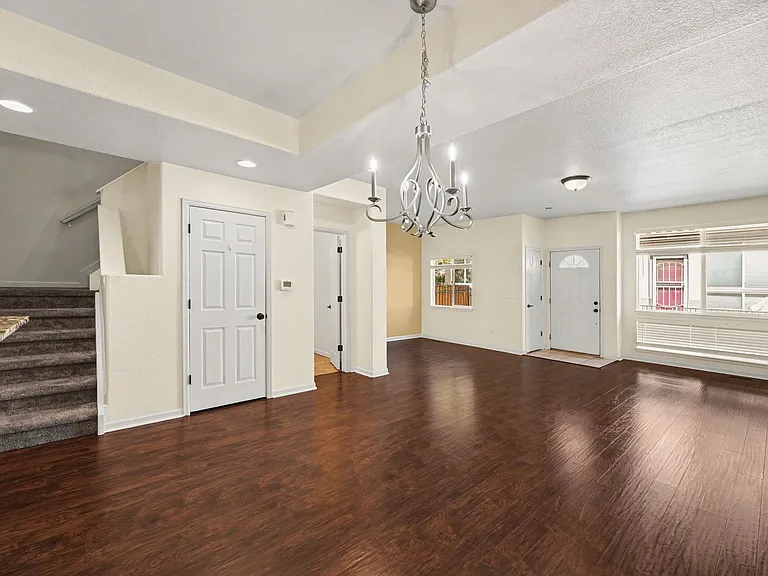 4452 S Auckland Ct — Photo 4