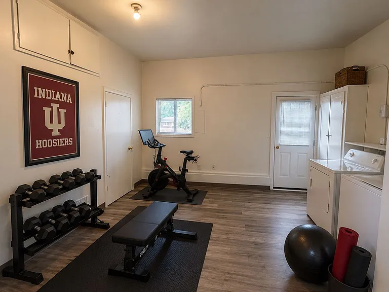 105 E Wilson St — Photo 8