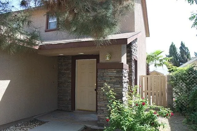 3 bed, 2.5 bath, 1400 sqft, $1,795 — Photo 4