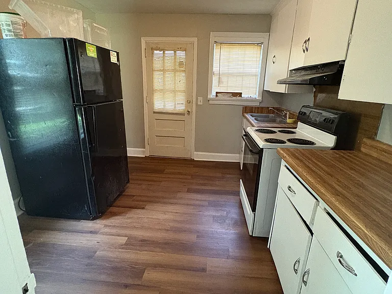 2911 Althea St — Photo 2