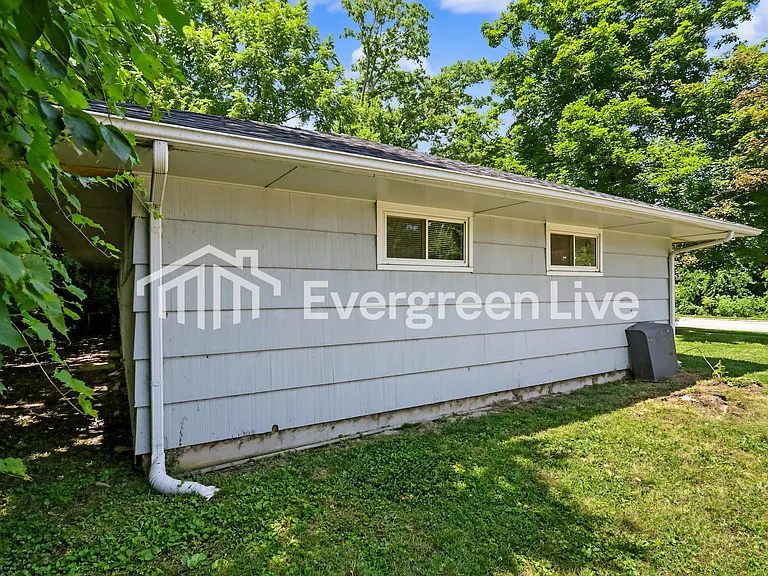 1331 Compton Rd — Photo 15