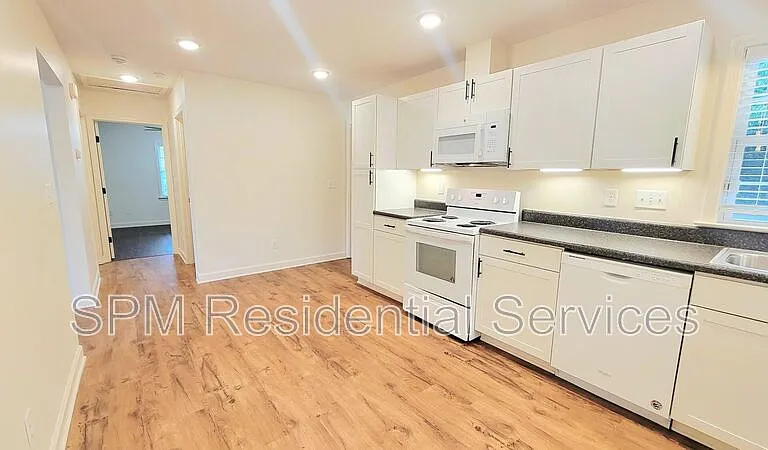 408 Pine Hills Dr — Photo 7