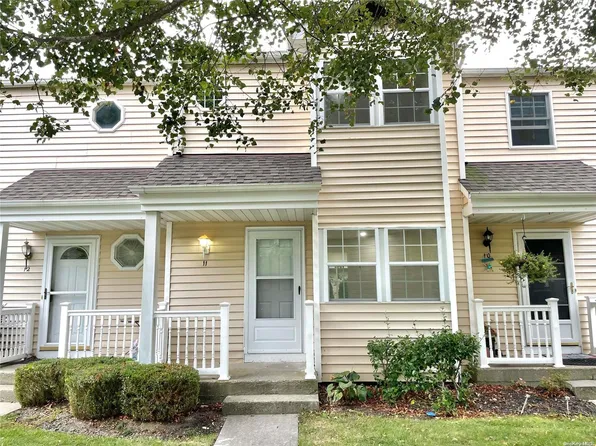11 Hancock Commons #11, Yaphank, NY 11980