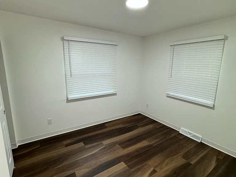 1461 McTaggart Rd — Photo 10