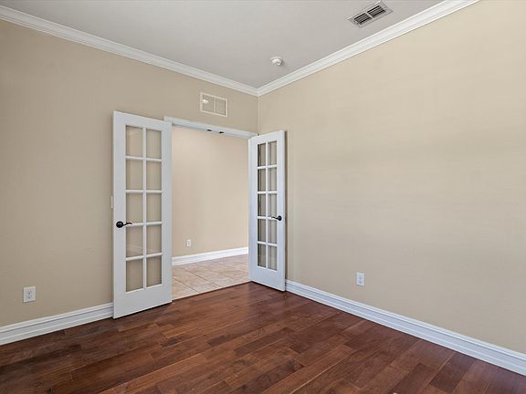 3rd image of 1031 Enchanted Rock Dr