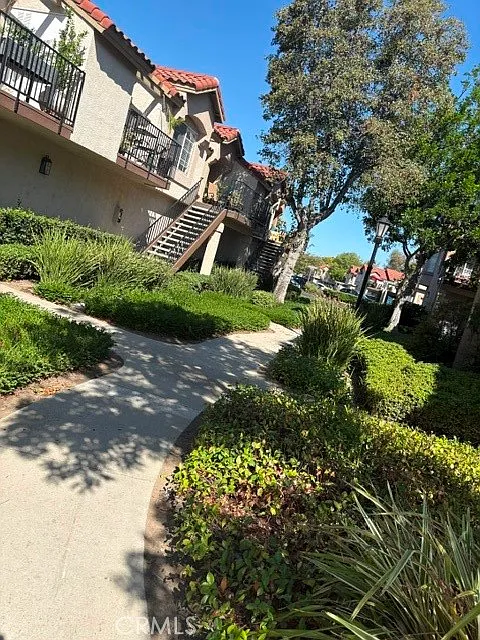 2 bed, 2.0 bath, 890 sqft, $2,800 — Photo 4