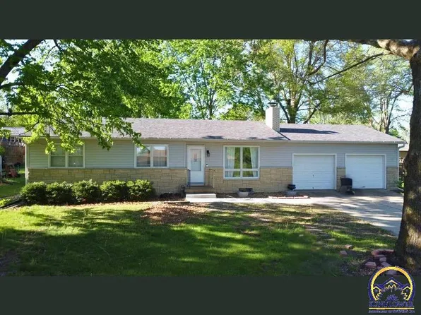 203 Pawnee Ave, Hiawatha, KS 66434