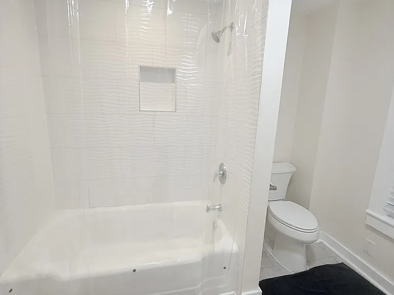 Bathroom Tub/Shower