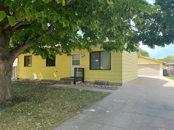 1919 23rd St S, Fargo, ND 58103