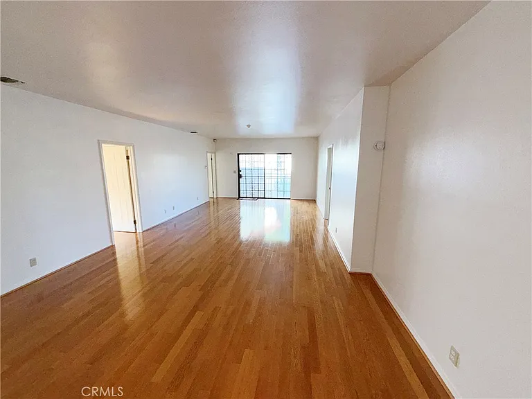 1050 Mayflower Ave — Photo 10