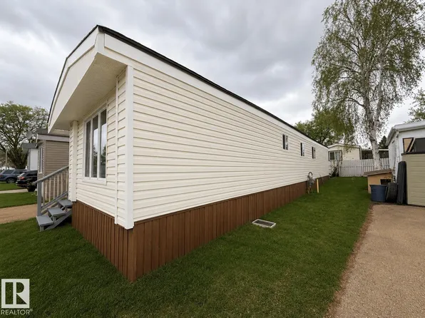 20 W View Blvd, Edmonton, AB T5S 1T5