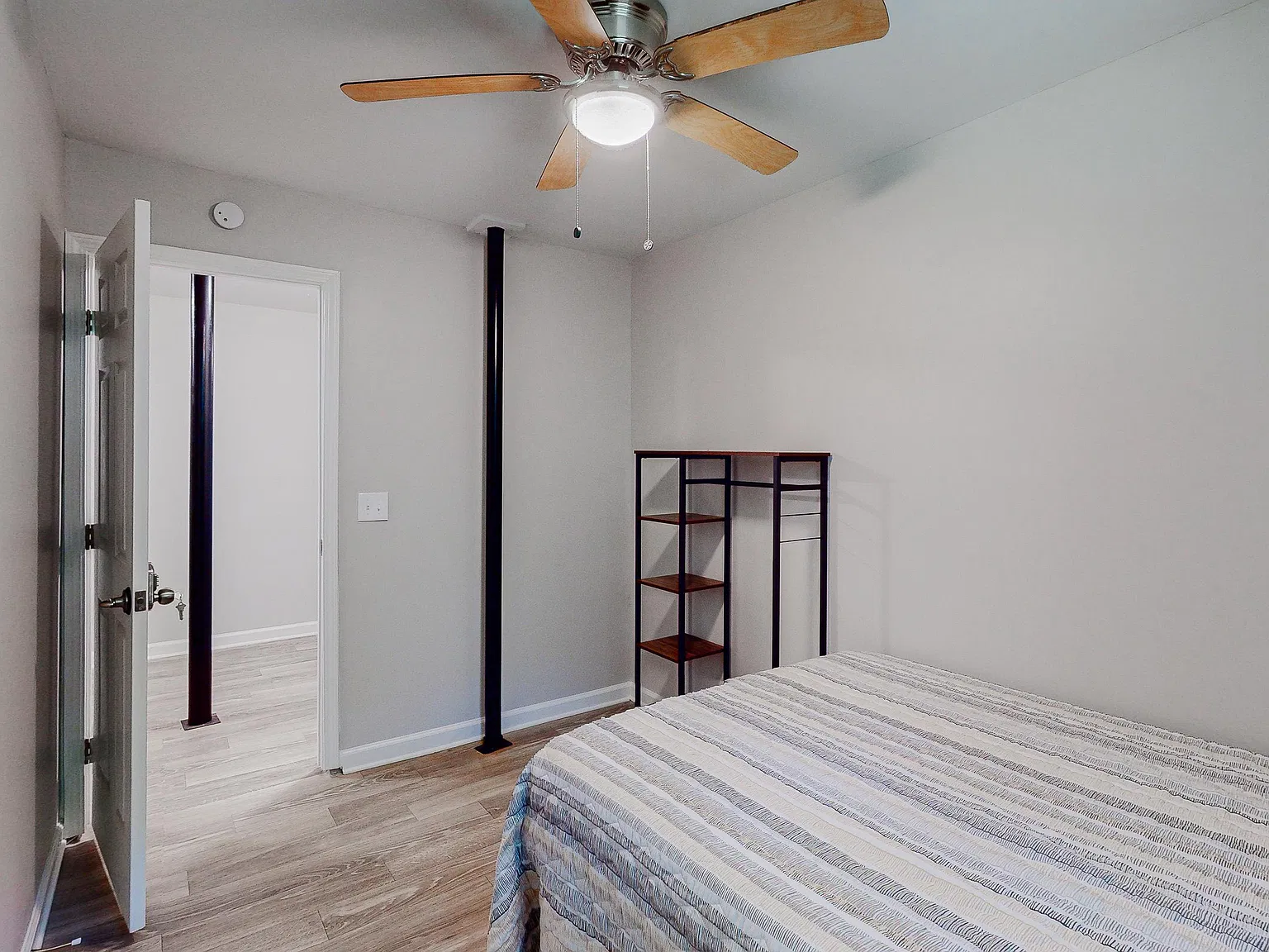 4 bed, 4.0 bath, 2000 sqft, $646 — Photo 2