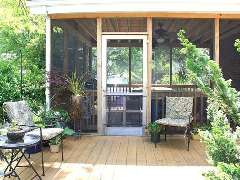 Deck made for entertaining