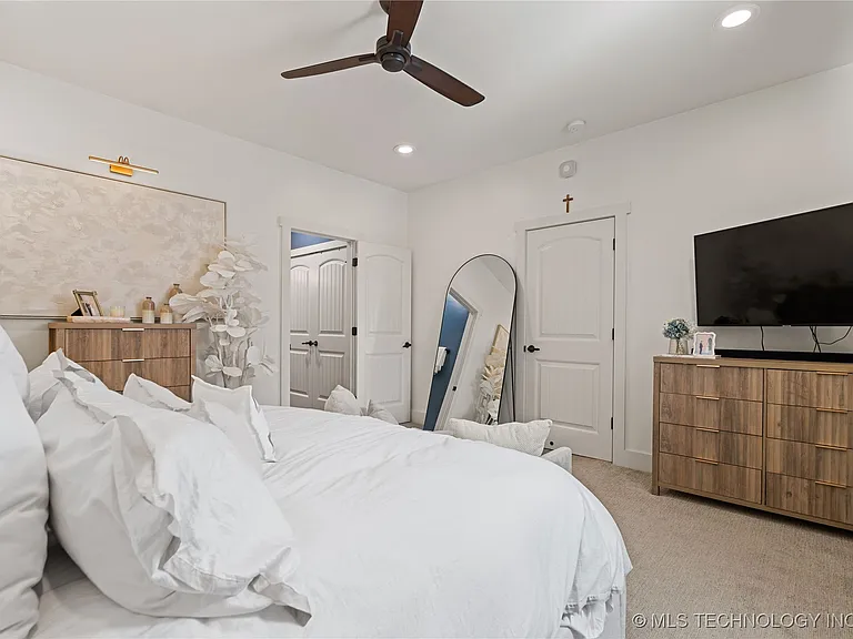 1407 S Saint Louis Ave #B — Photo 20