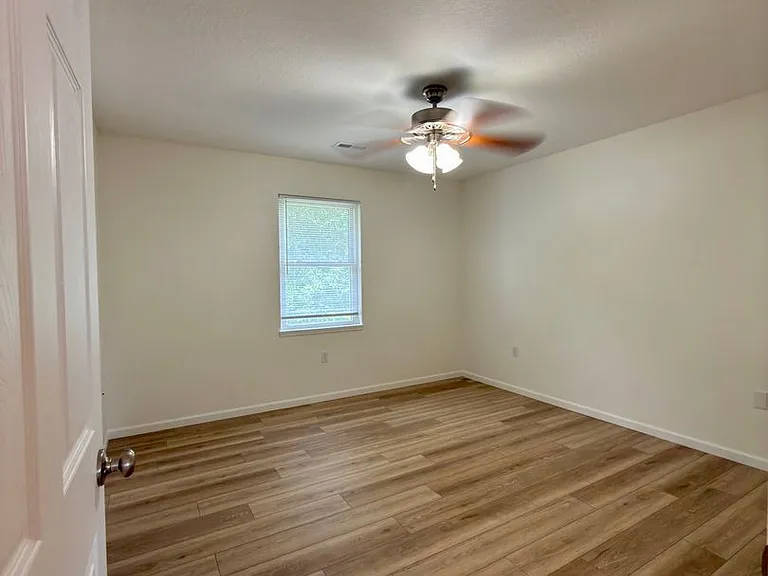 1960 McCutchen Dr — Photo 10