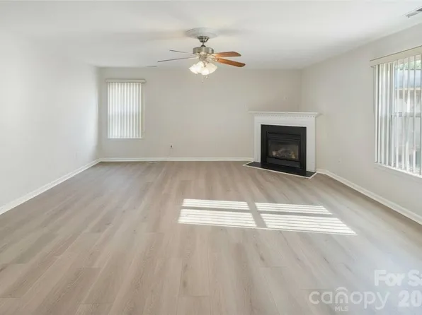 317 Ashton Bluff Cir, Mount Holly, NC 28120