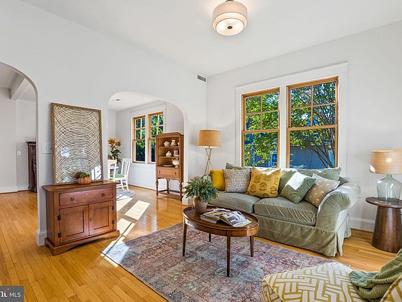 3rd image of 2409 Davis Ave