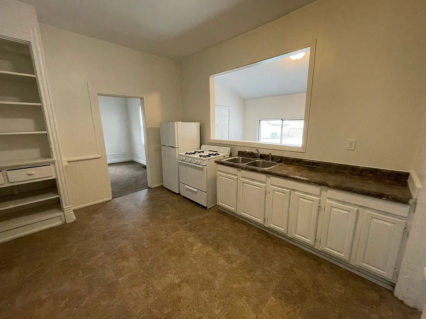 Market Square Apartments — Photo 4