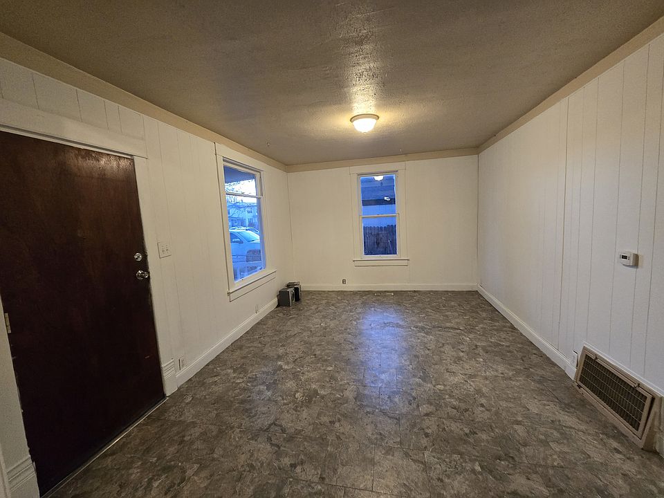 1st image of 123 Custer Ave #A