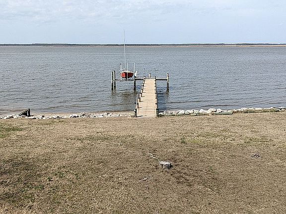 High and Dry boat lift