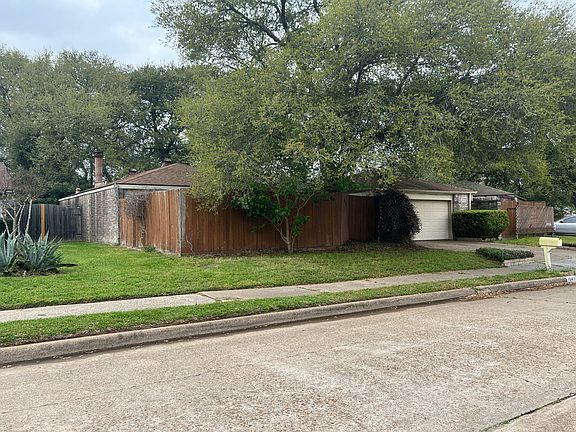 3rd image of 10411 Staghill Dr