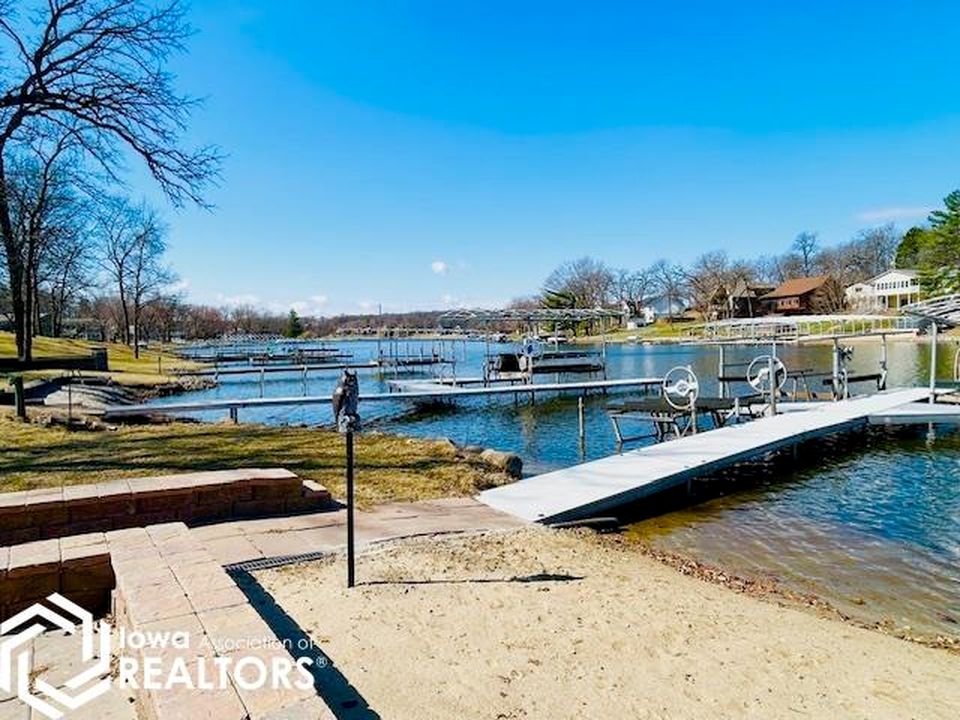 144 Center Point Dr, Montezuma, IA - More