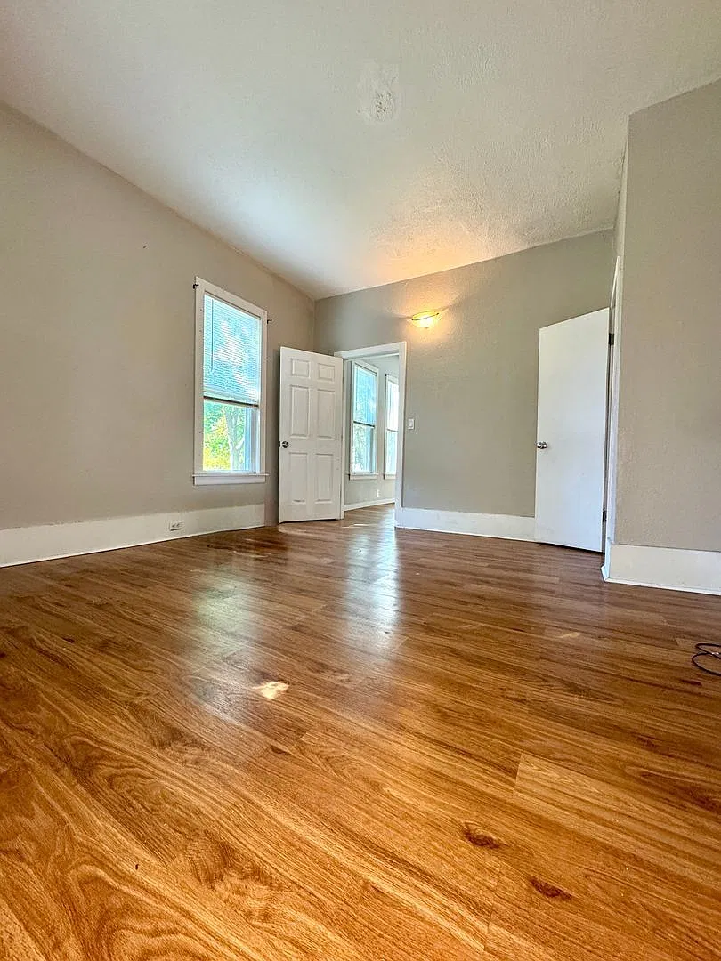 1 bed, 1.0 bath, $975 — Photo 3