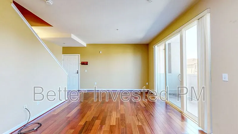 2 bed, 2.5 bath, 1100 sqft, $2,475 — Photo 4