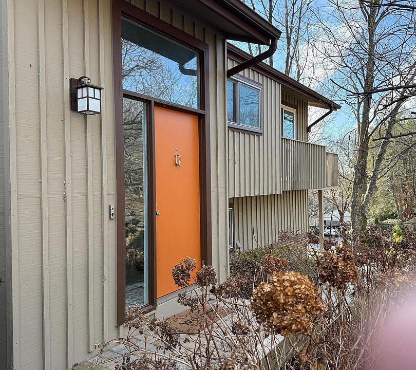 1st image of 9803 Hill St