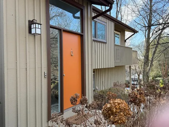 9803 Hill St, Kensington, MD 20895